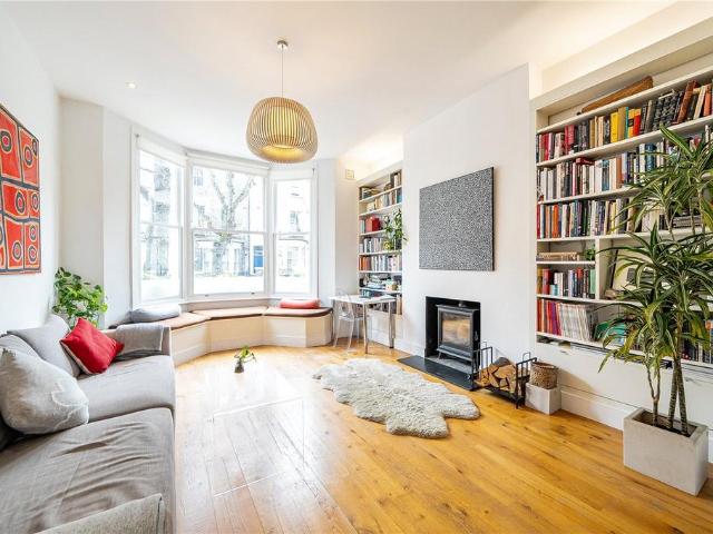 4 bedroom flat for sale