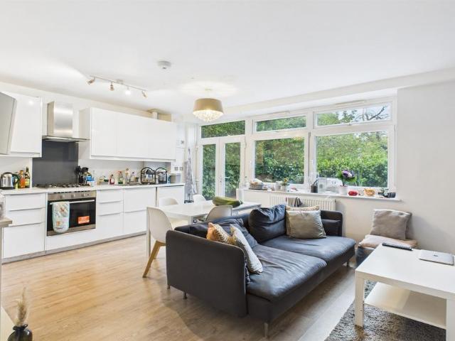 4 bedroom flat for sale