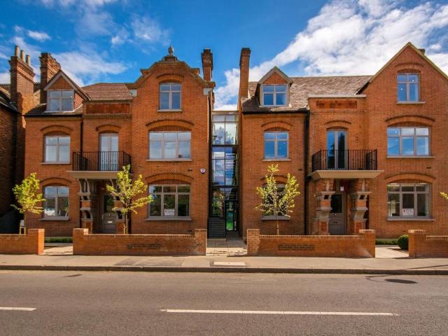 4 bedroom flat for sale