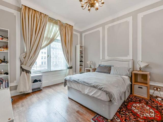 4 bedroom flat for sale