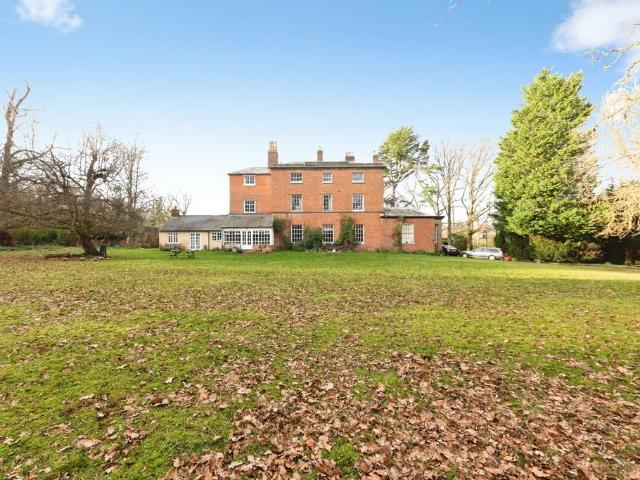 4 bedroom flat for sale