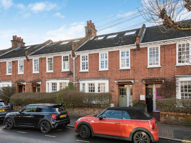4 bedroom flat for sale