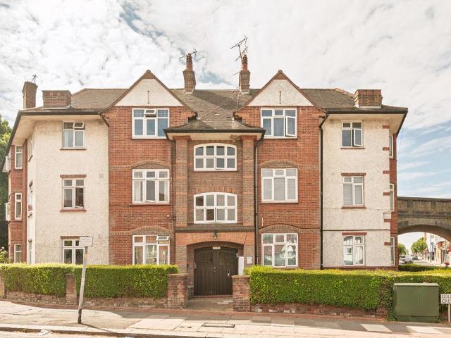 4 bedroom flat for sale