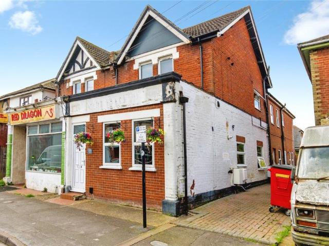 4 bedroom flat for sale