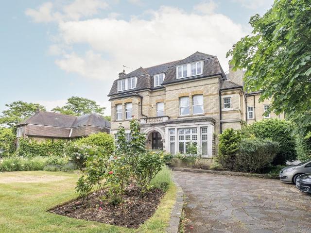4 bedroom flat for sale