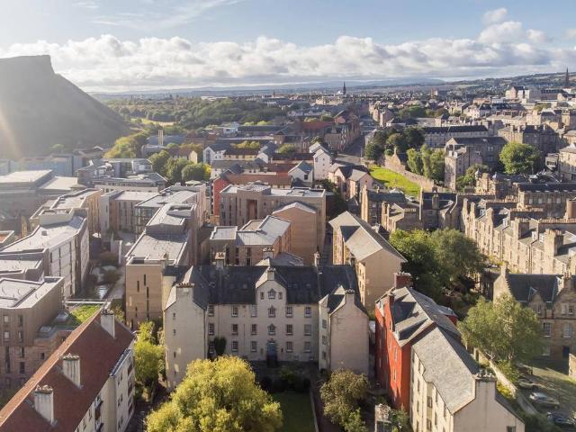 4 bedroom flat for sale
