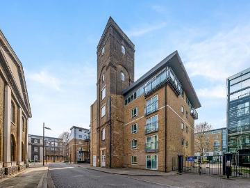4 bedroom flat for sale