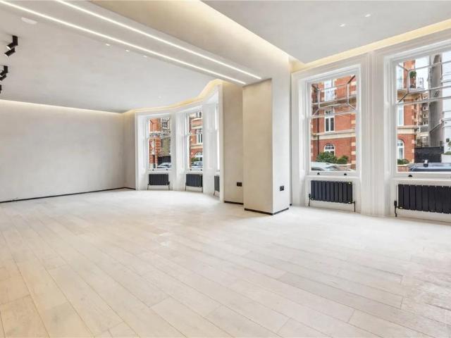 4 bedroom flat for sale