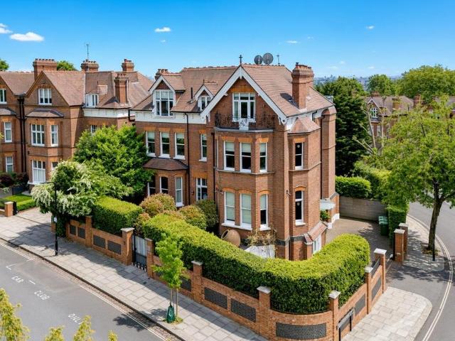 4 bedroom flat for sale