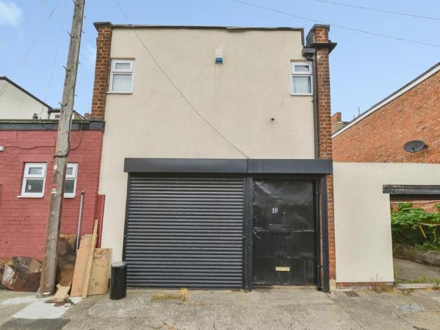 4 bedroom flat for sale