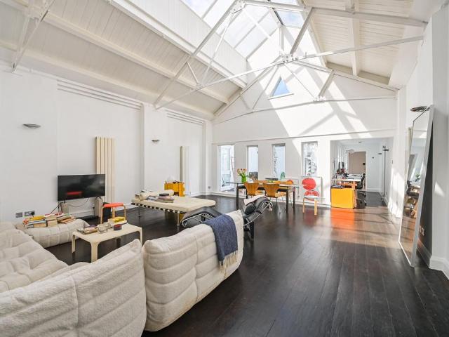 4 bedroom flat for sale