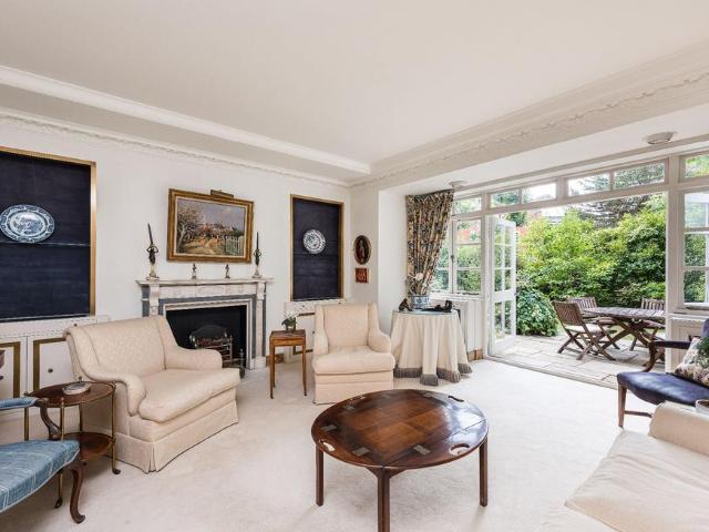 4 bedroom flat for sale