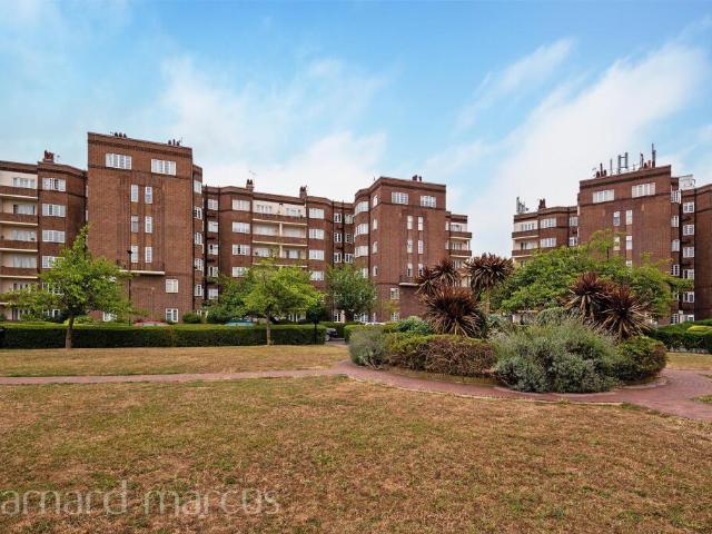 4 bedroom flat for sale