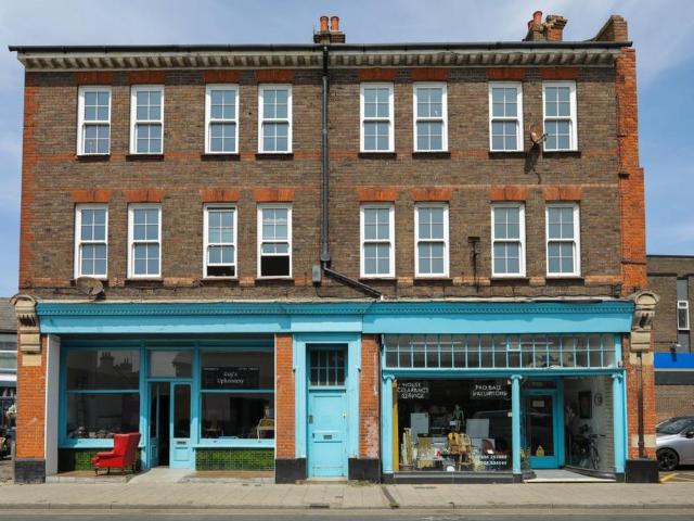 4 bedroom flat for sale