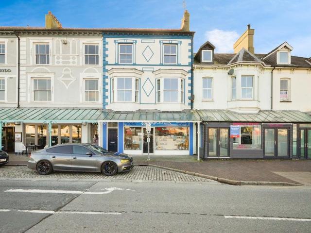 4 bedroom flat for sale