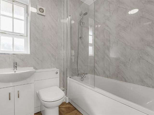 4 bedroom flat for sale