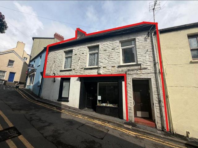 4 bedroom flat for sale