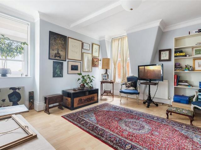 4 bedroom flat for sale