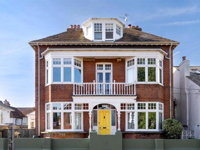 4 bedroom flat for sale