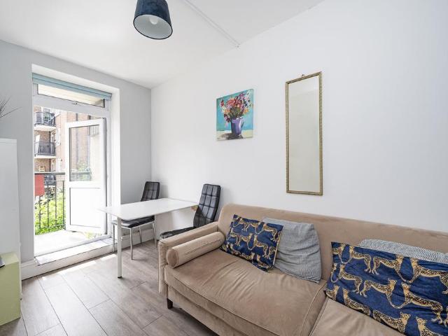 4 bedroom flat for sale