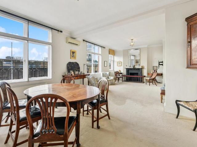 4 bedroom flat for sale