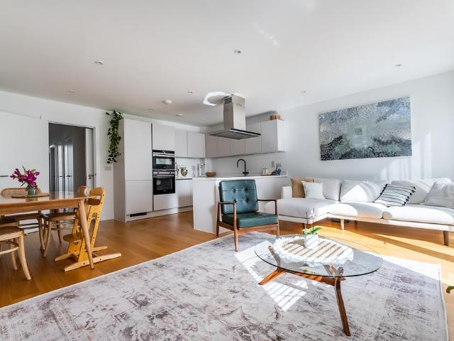 4 bedroom flat for sale