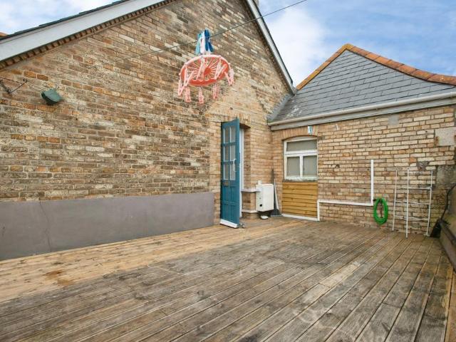 4 bedroom flat for sale
