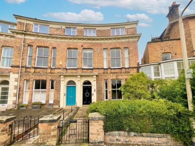 4 bedroom flat for sale