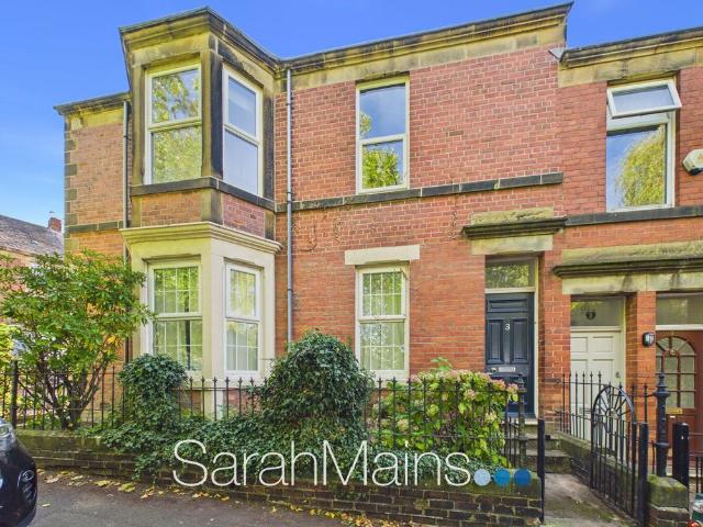 4 bedroom flat for sale
