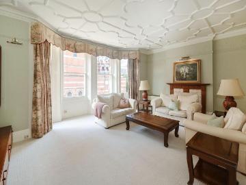 4 bedroom flat for sale