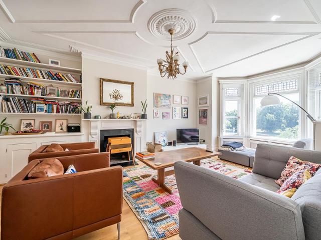 4 bedroom flat for sale
