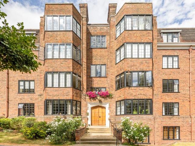 4 bedroom flat for sale