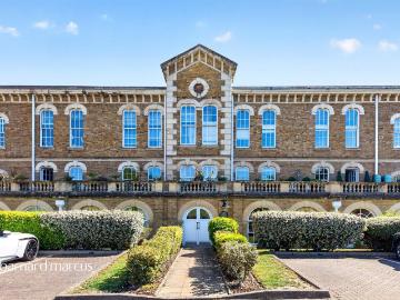 4 bedroom flat for sale