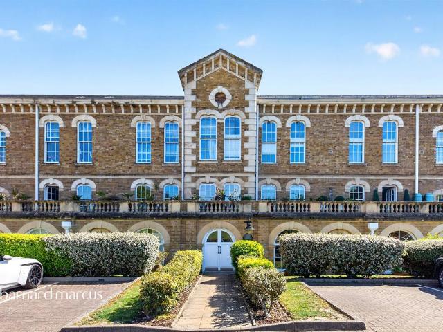 4 bedroom flat for sale
