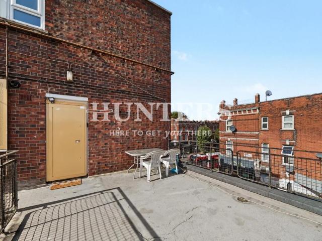 4 bedroom flat for sale