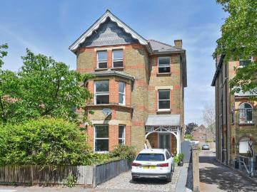 4 bedroom flat for sale