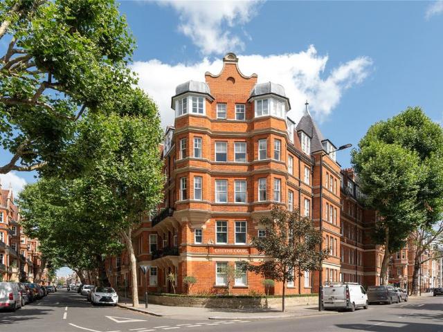 4 bedroom flat for sale
