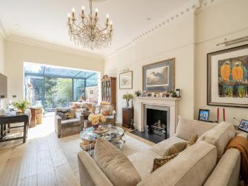 4 bedroom flat for sale