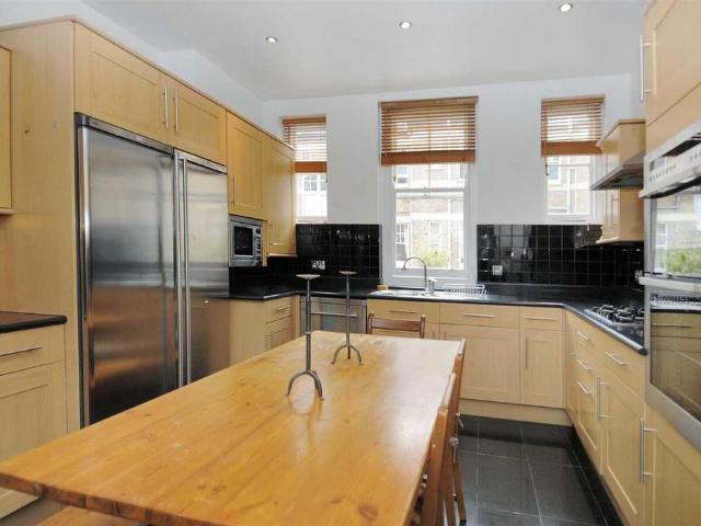 4 bedroom flat for sale
