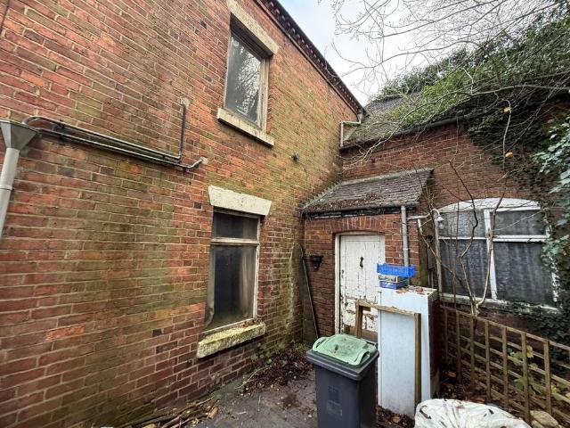 4 bedroom flat for sale