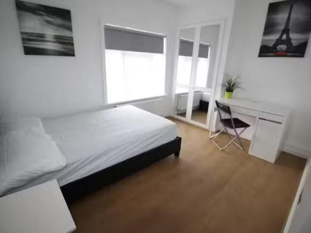 4 bedroom flat for rent in 57a Warwick Road, Kenilworth, CV8