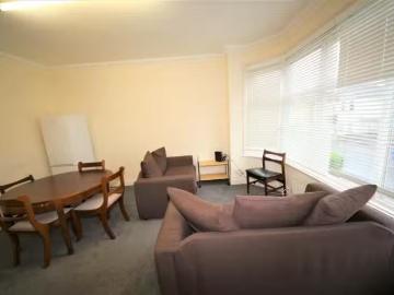4 bedroom flat for rent in Talbot Road, Winton, Bournemouth, BH9