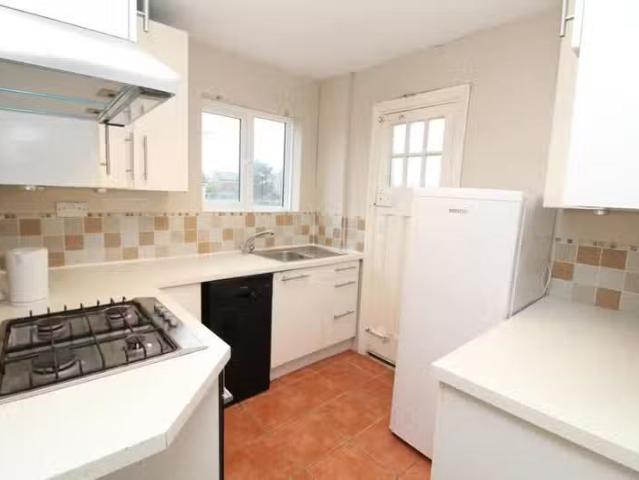 4 bedroom flat for rent in Bellegrove Road, Welling, Kent, DA16