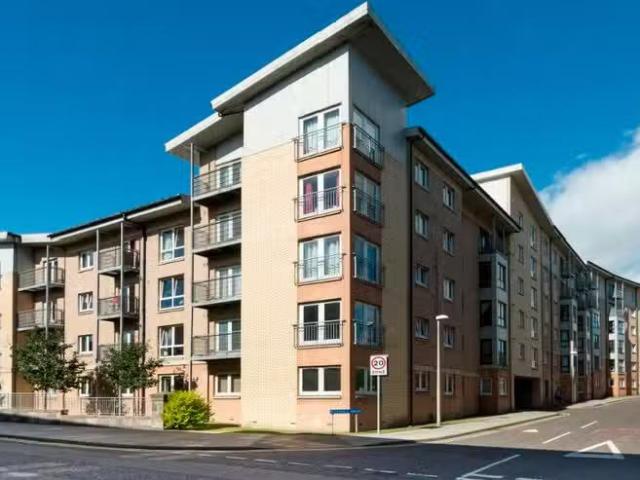 4 bedroom flat for rent in Bothwell Road, City Centre, Aberdee.