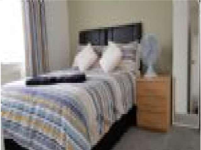 4 bedroom flat for rent in Staines upon Thames