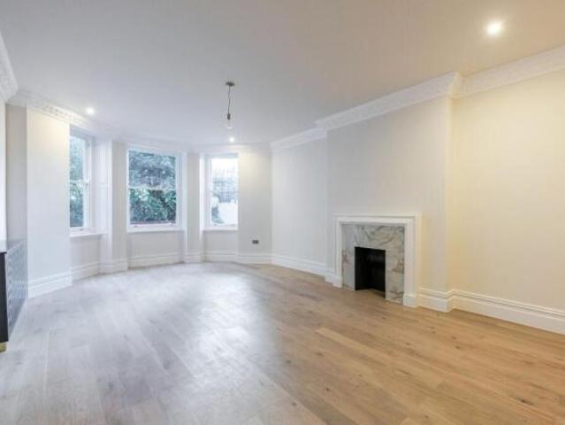 4 bedroom flat for rent in Sutherland House, Marloes Road, W8