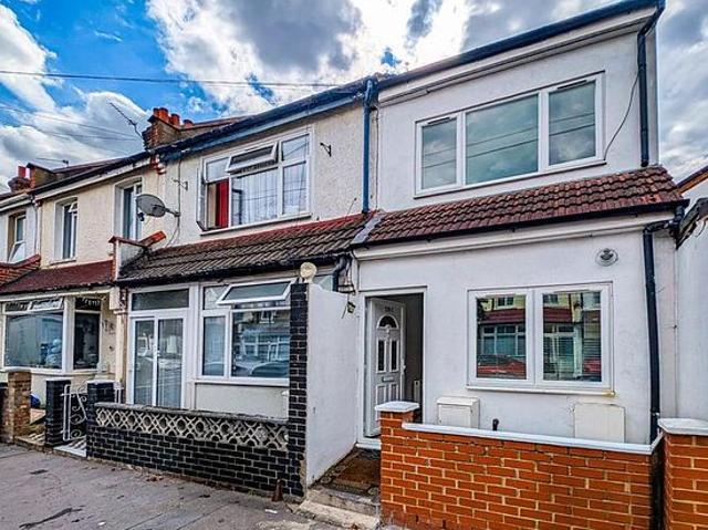 4 bedroom flat in Thornton Heath