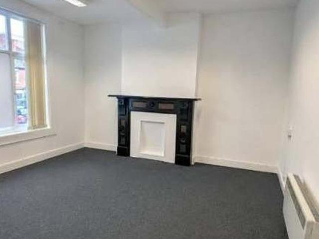 4 bedroom flat in Walsall