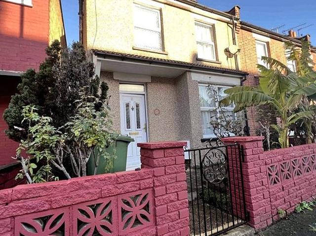 4 bedroom flat in Westminster