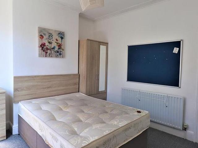 4 bedroom flat in Birmingham